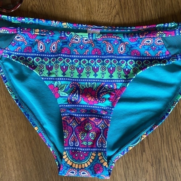 No Boundaries Bikini Bottom - Picture 2 of 5